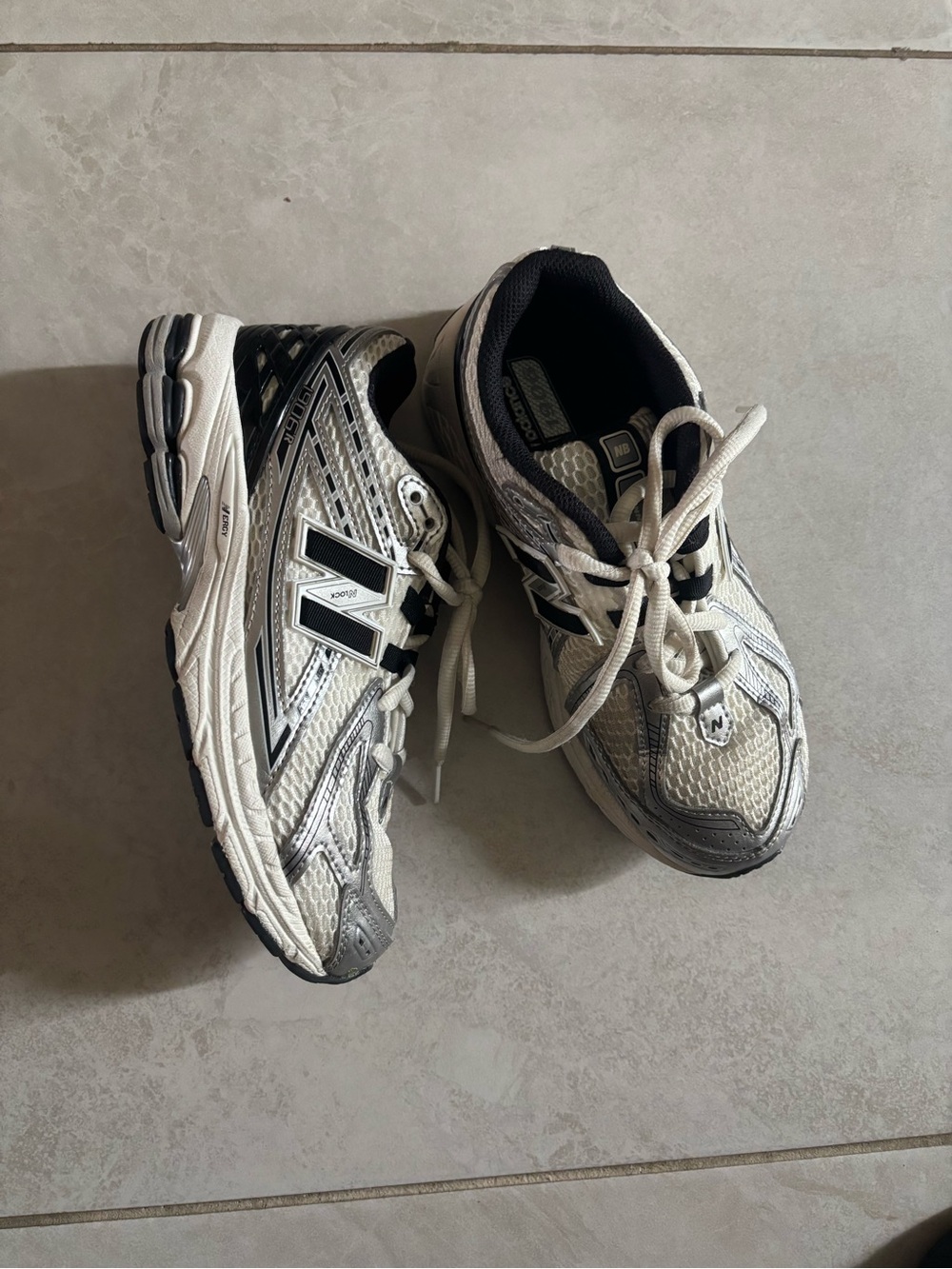 New Balance Women's White and Black Athletic Running Sneakers